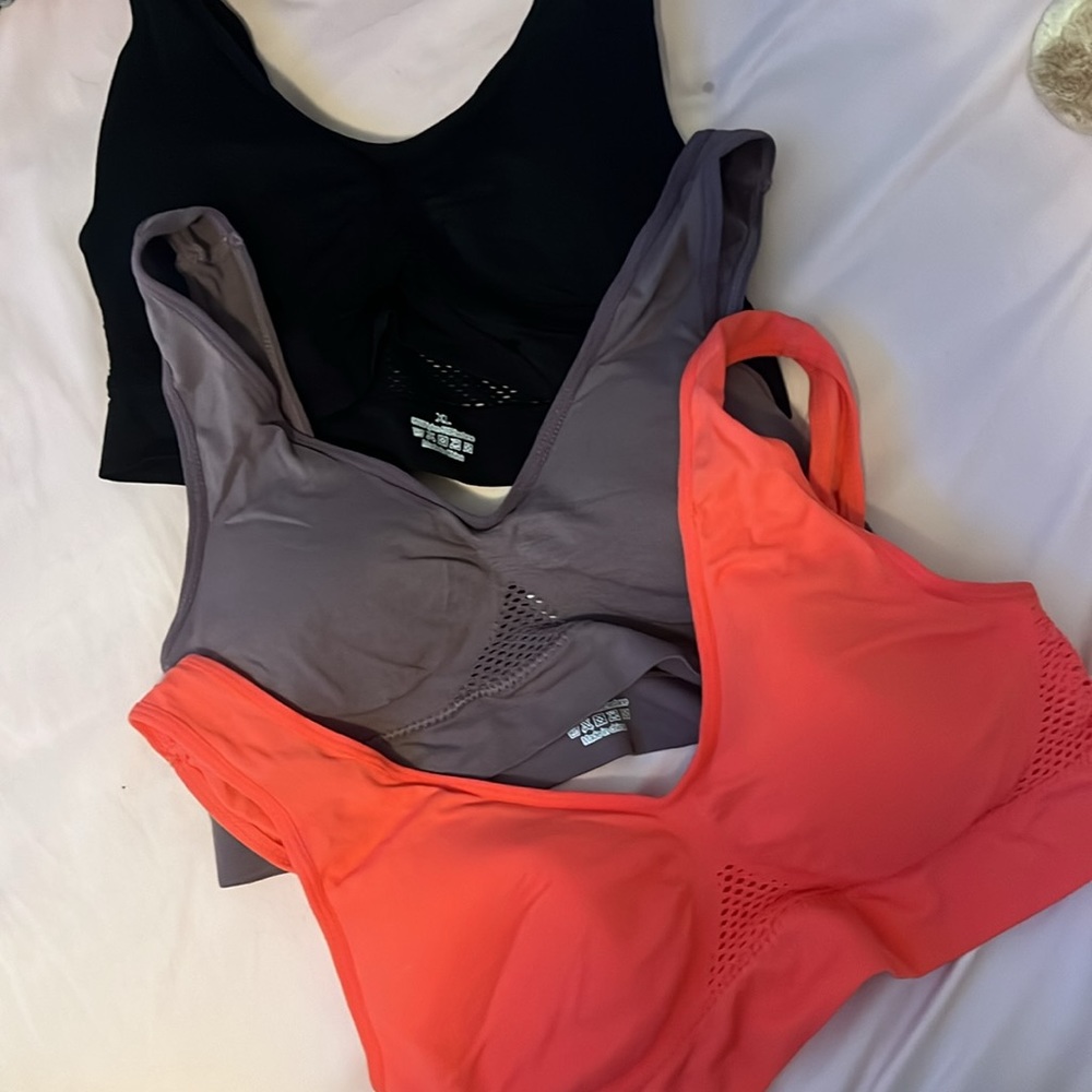 3 bras